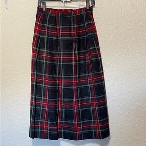 Land's End Women's Wool Plaid Black, Red And Green Skirt. Very Good Condition.